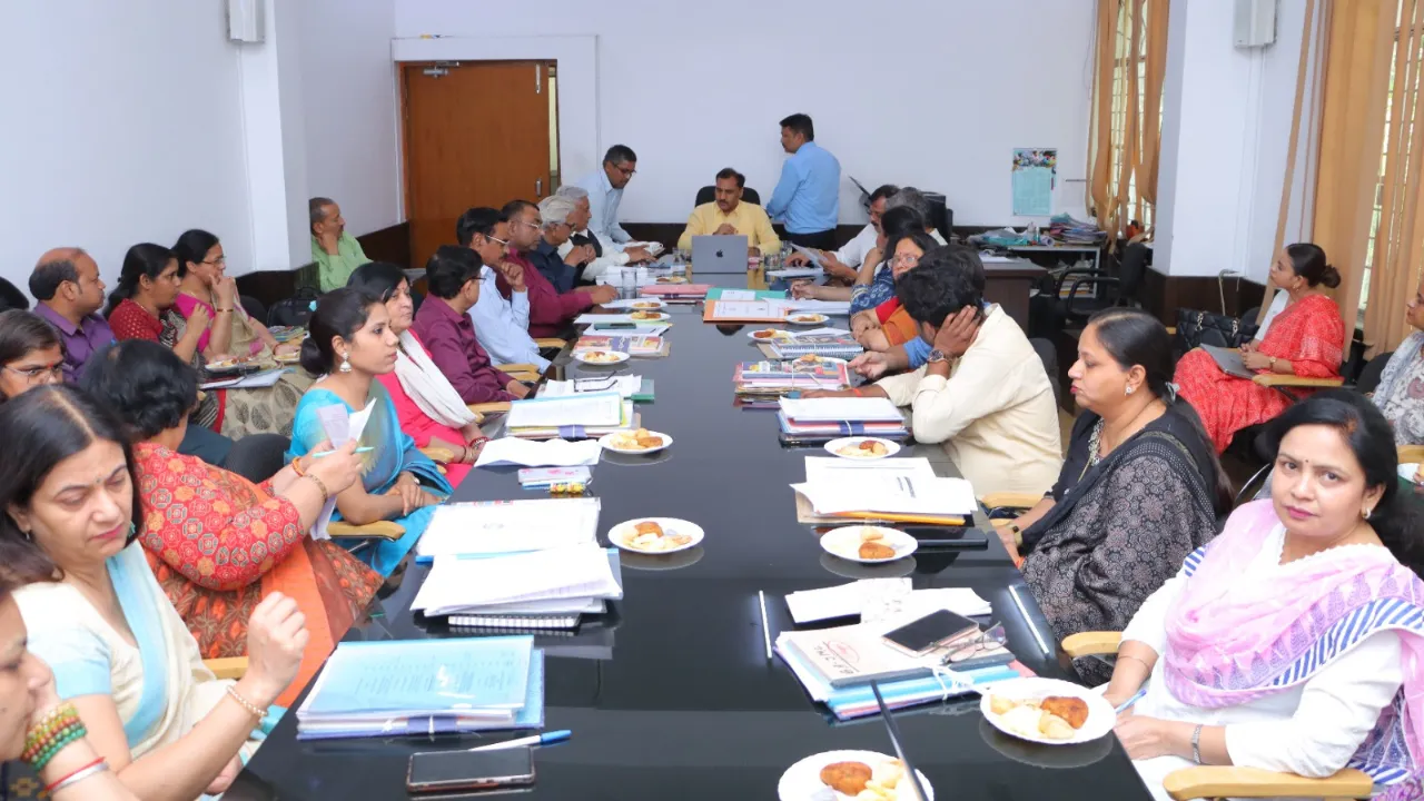 लखनऊः नेशनल पीजी कॉलेज में जीओ इंफार्मेटिक्स पाठ्यक्रम इसी सत्र से होगा शुरू, विद्या परिषद की बैठक में हुए कई फैसले