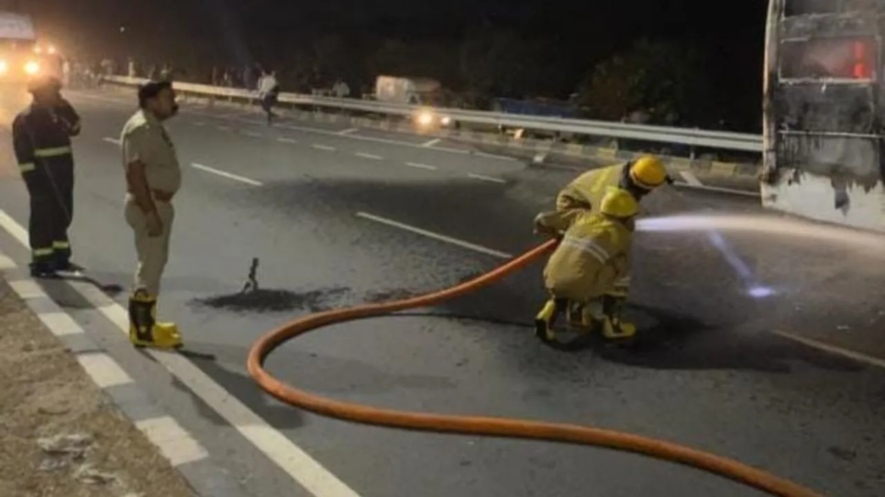 Aligarh News: चलती बस बनी आग का गोला, 60 यात्रियों ने कूदकर बचाई जान