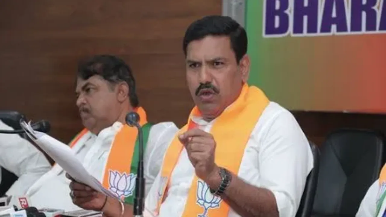 कर्नाटकः भाजपा अध्यक्ष ने लगाए कांग्रेस सरकार पर कई गंभीर आरोप, कहा- Congress लोकतांत्रिक व्यवस्था का घोंट रही गला