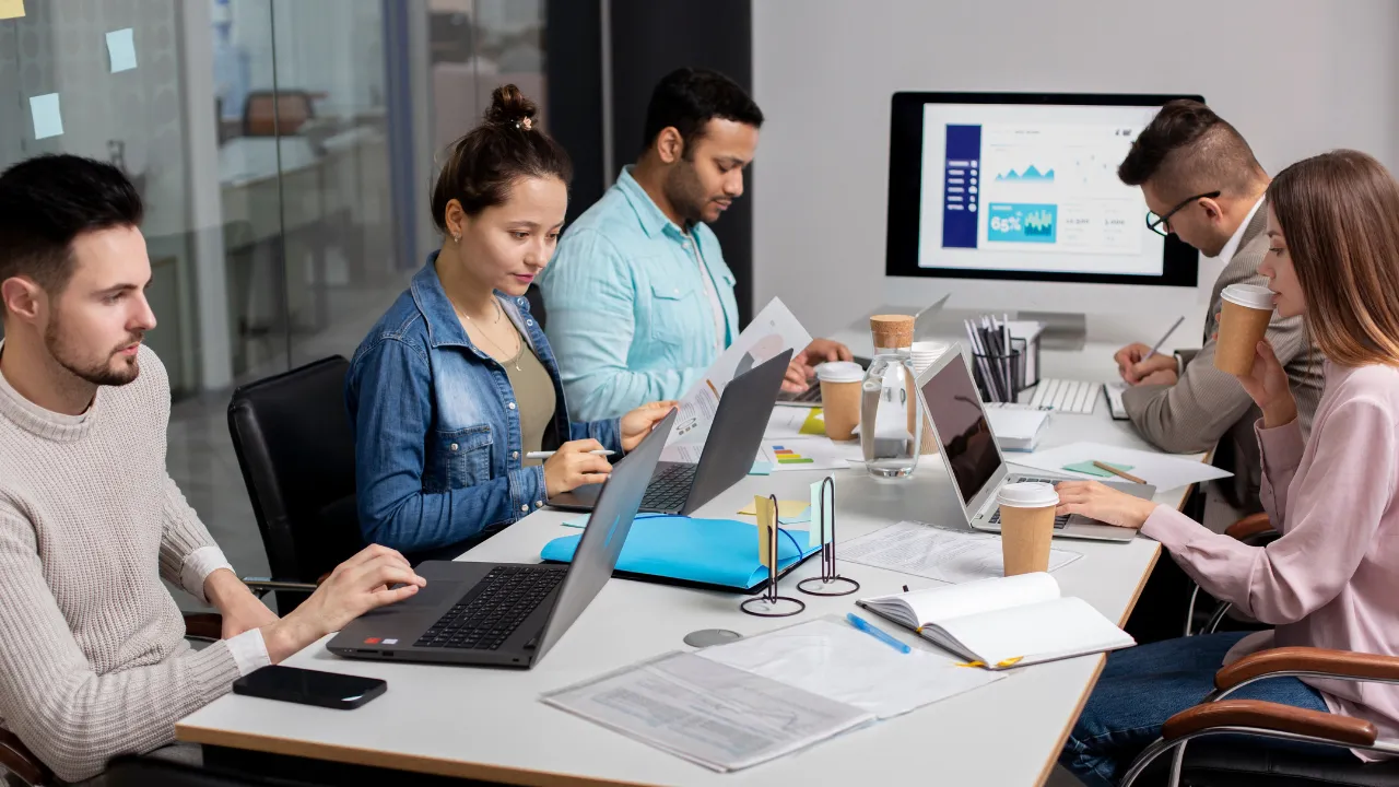 भारतीय स्टार्टअप में छिड़ी अजीबो-गरीब बहस, टेक इंडस्ट्री चला रहा Skip India Movement