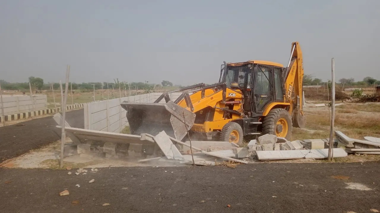 एलडीए ने अवैध निर्माण पर चलाया बुलडोजर, गंगोत्री सिटी समेत तीन प्लाटिंग ध्वस्त