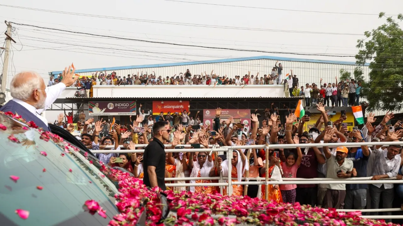 ‘ऑपरेशन सिंदूर’ के बाद पीएम मोदी की पहली यात्रा, गांधीनगर में किया चौथा रोड शो