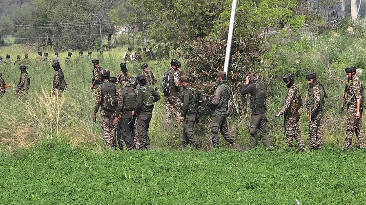 जम्मू कश्मीर के सांबा में सेना ने फिर चलाया तलाशी अभियान, तीन संदिग्ध आतंकवादियों के होने की सूचना