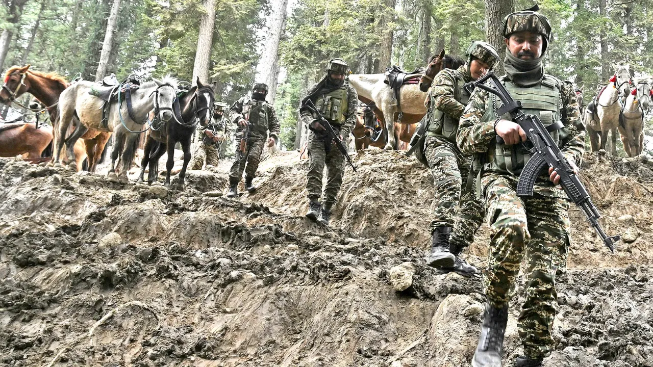 पाकिस्तान को सता रहा भारत का डर, इधर मॉकड्रिल के आदेश, उधर थर्राया पाक, बोले ख्वाजा आसिफ- 'भारत कभी भी कर सकता है हमला'