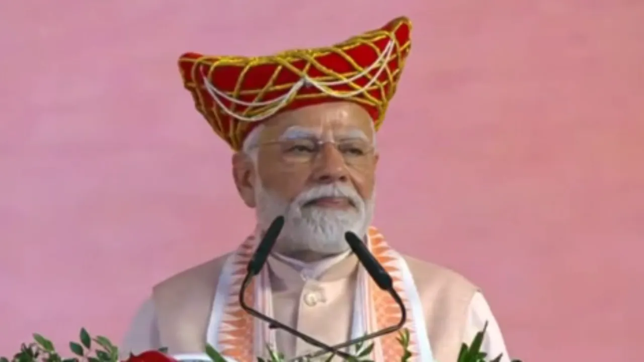 भोपाल में PM Modi का भव्य स्वागत, इंदौर में मेट्रो सेवा, दतिया-सतना में एयरपोर्ट समेत कई योजनाओं का किया उद्घाटन और शिलान्यास