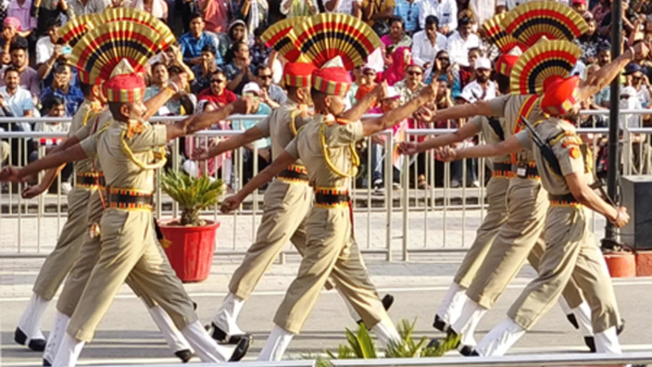Retreat ceremony: पाकिस्तान सीमा पर फिर से जनता के लिए शुरू होगी ‘रिट्रीट’ समारोह 