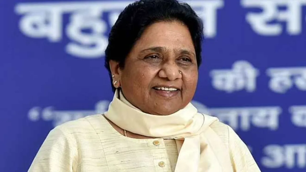 मदरसों के प्रति सरकार बदले अपना रवैया: मायावती 