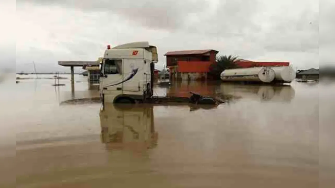नाइजीरिया में बाढ़ का विकराल रूप, मरने वालों की संख्या बढ़कर हुई 100 