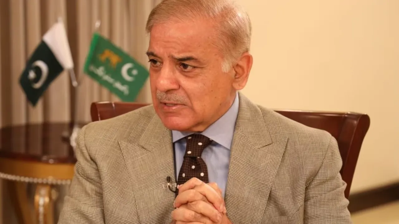 घुटने पर आए शहबाज शरीफ! , पानी को तरस रहा पाकिस्तान, ईरान पहुंचकर बोले- भारत से करना चाहते हैं बातचीत 