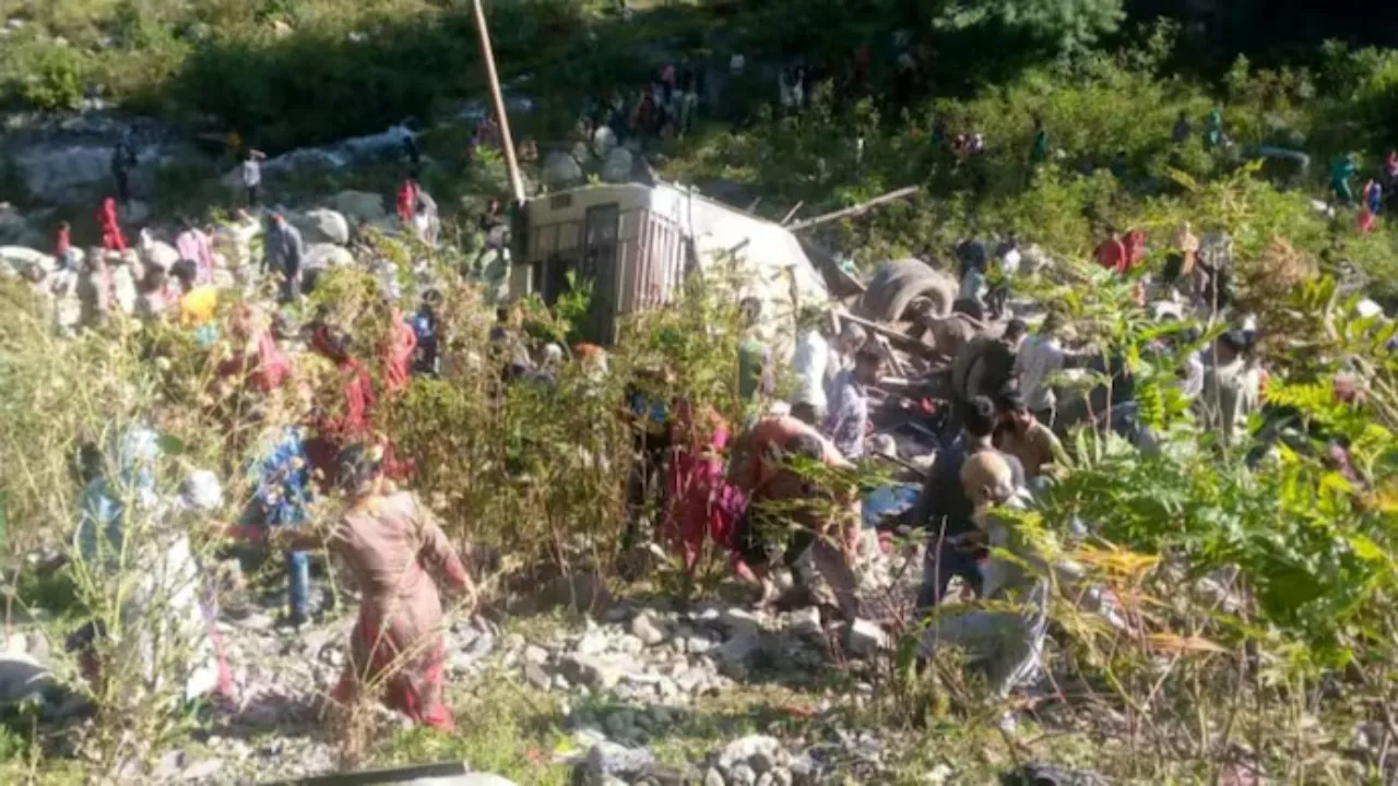 पाकिस्तानी सेना ने जम्मू कश्मीर में नियंत्रण रेखा से सटे गांवों पर की गोलीबारी, 12 निर्दोश लोगों ने गवाई जान