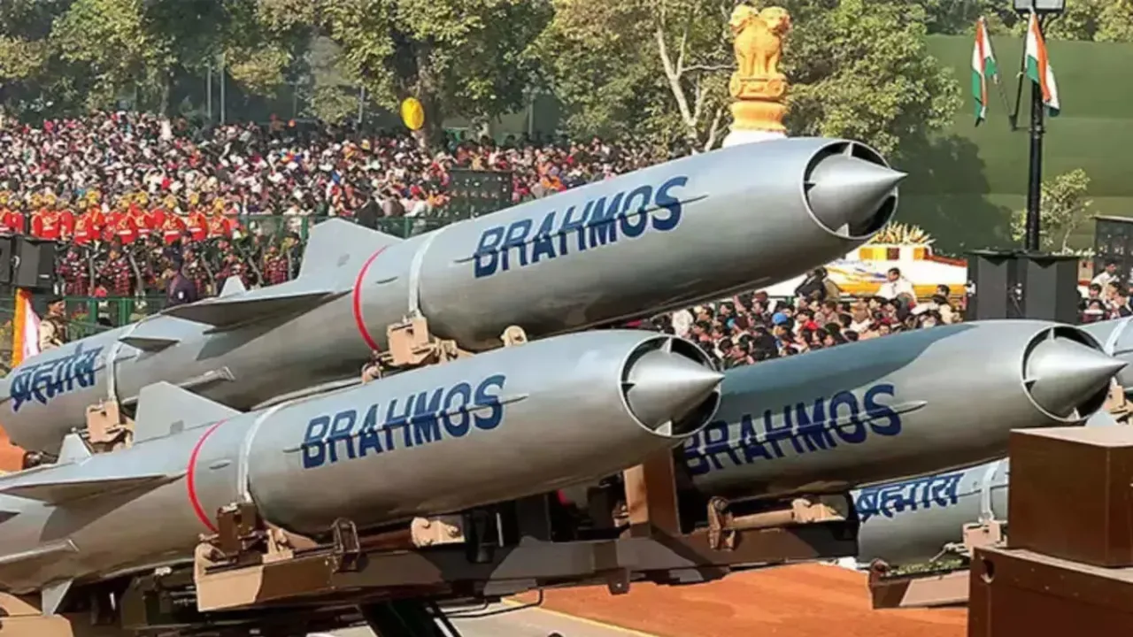 BrahMos Missile: CM योगी के ड्रीम प्रोजेक्ट ब्रह्मोस मिसाइल यूनिट का होगा शुभारंभ, रक्षा मंत्री Virtually रहेंगे मौजूद