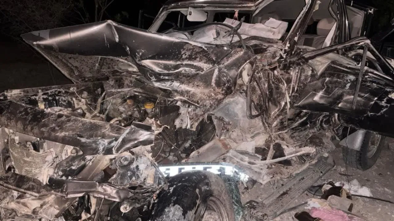 जैसलमेरः ट्रक और कैंपर की जबरदस्त टक्कर, चार लोगों की मौत