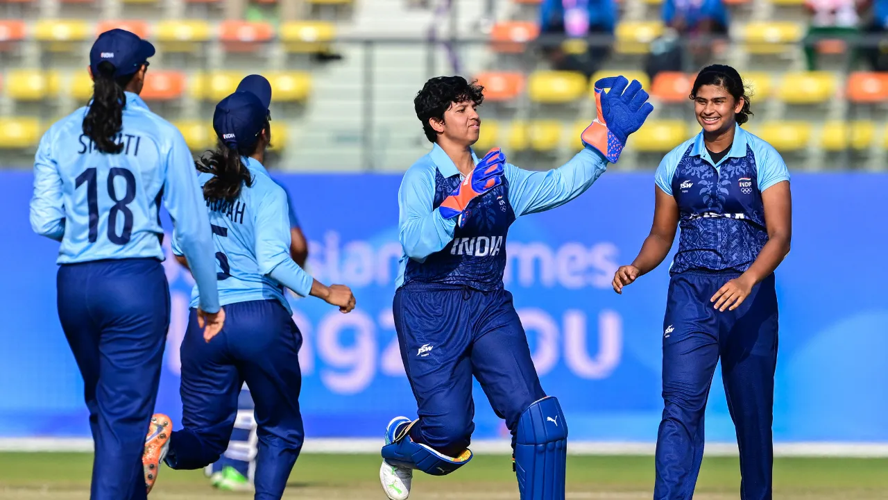 IND W vs SL W: भारतीय महिला टीम ने फाइनल में श्रीलंका के खिलाफ बल्लेबाजी का फैसला किया 