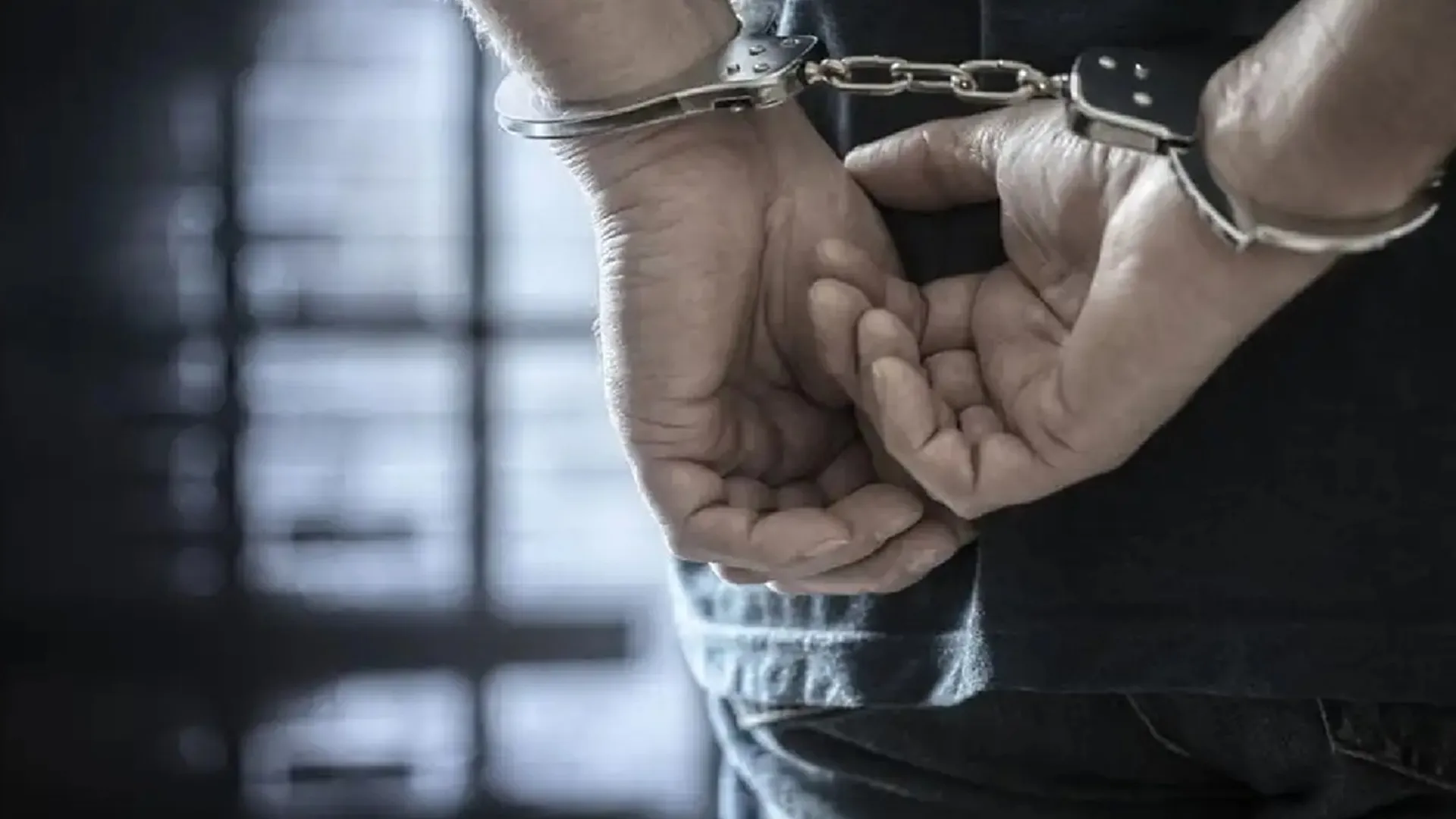 रामपुर : पुलिस कस्टडी में भाई के जनाजे में शामिल हुआ बंदी