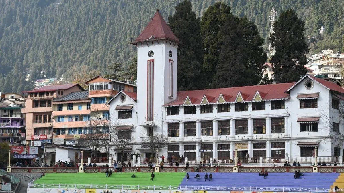 गंदगी फैलाने पर पालिका ने की चालानी कार्रवाई