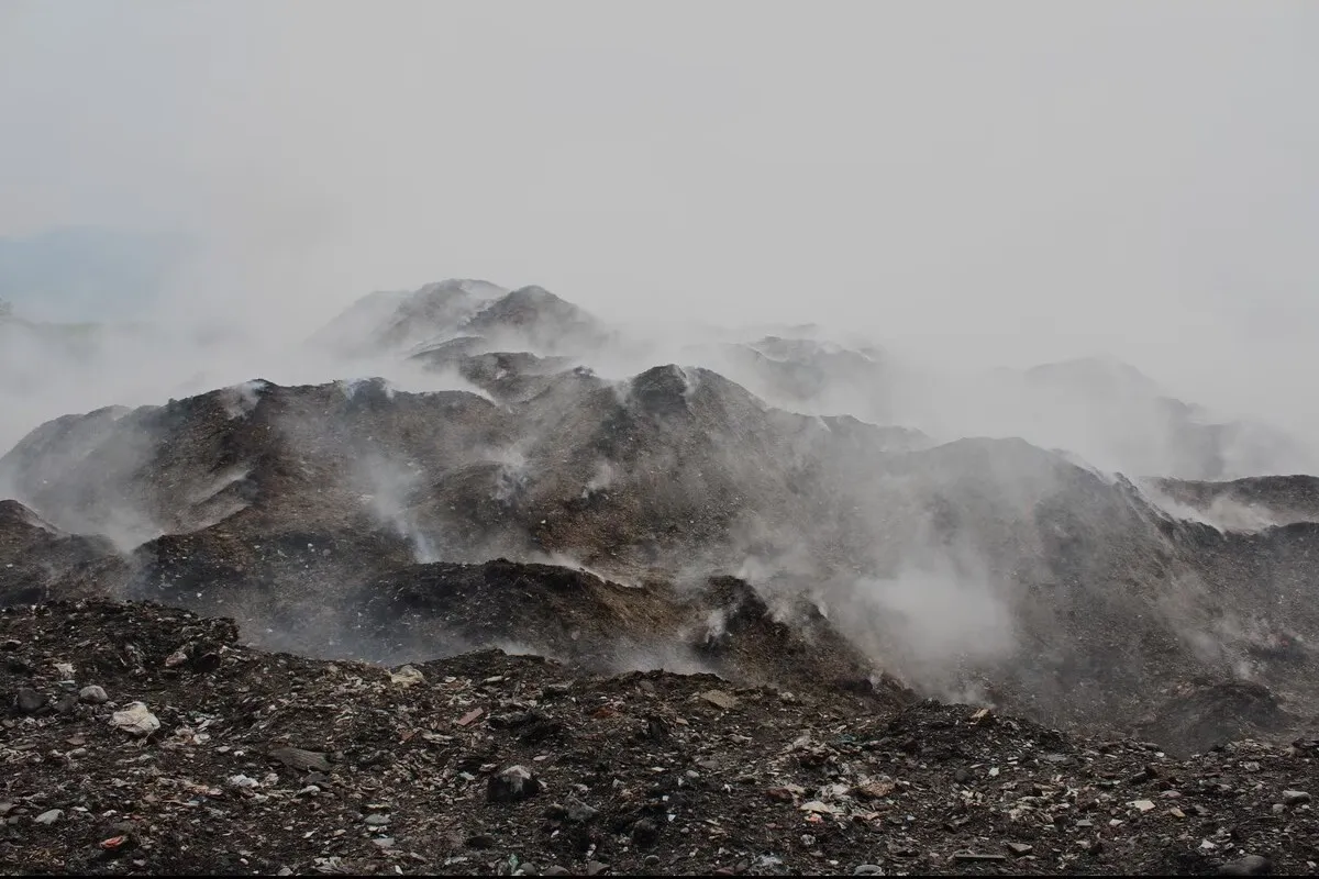 फिर धधका उठा ट्रंचिंग ग्राउंड, निकला जहरीला धुआं