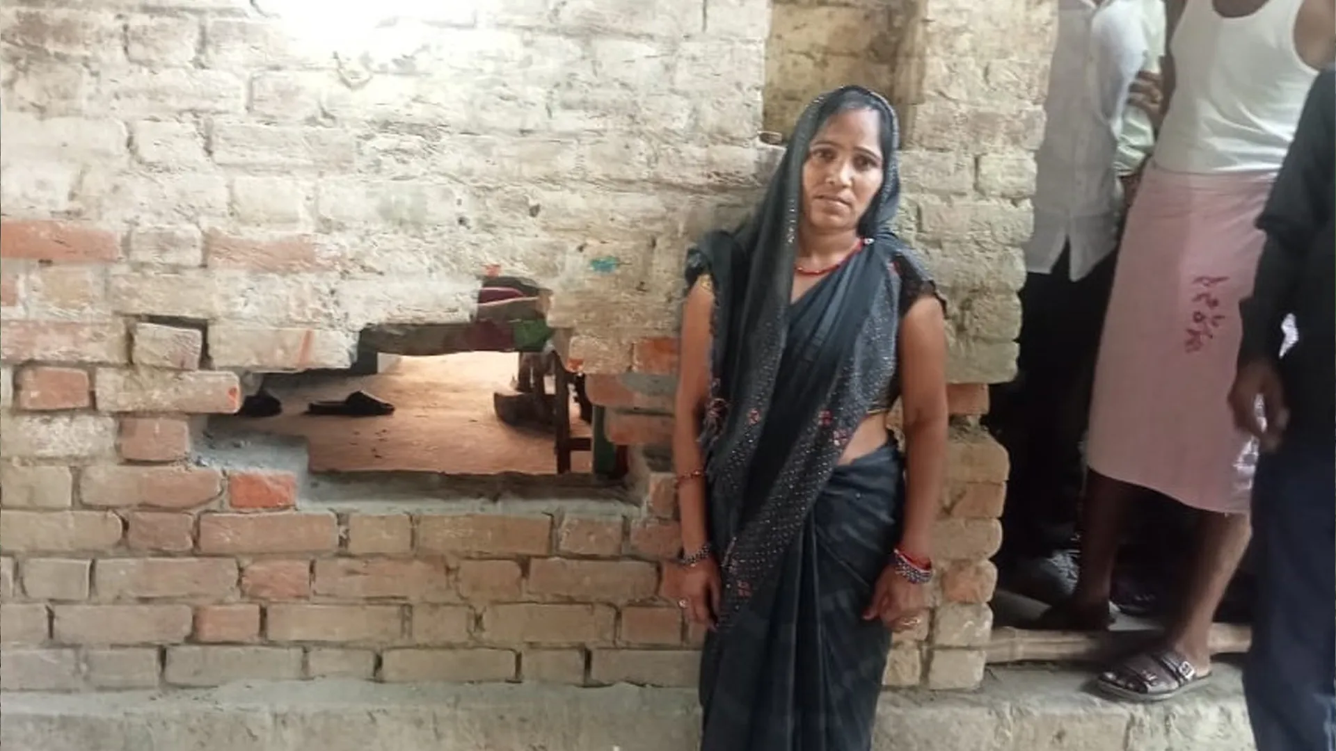 लखीमपुर खीरी: चोरों ने तीन घरों में लगाई सेंध...लाखों के आभूषण और नकदी लेकर फरार