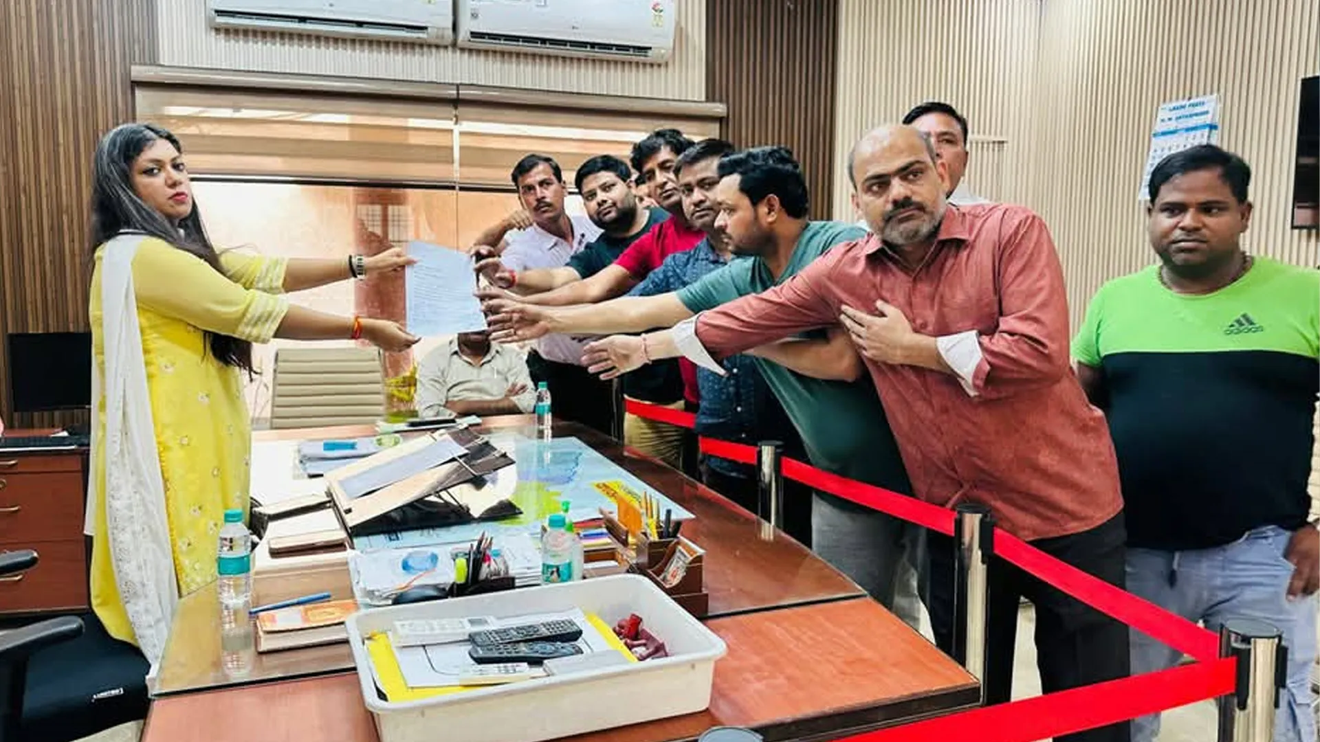 कासगंज: सभासदों और चेयरमैन सलाहाकर की झड़प के बाद माहौल गर्माया