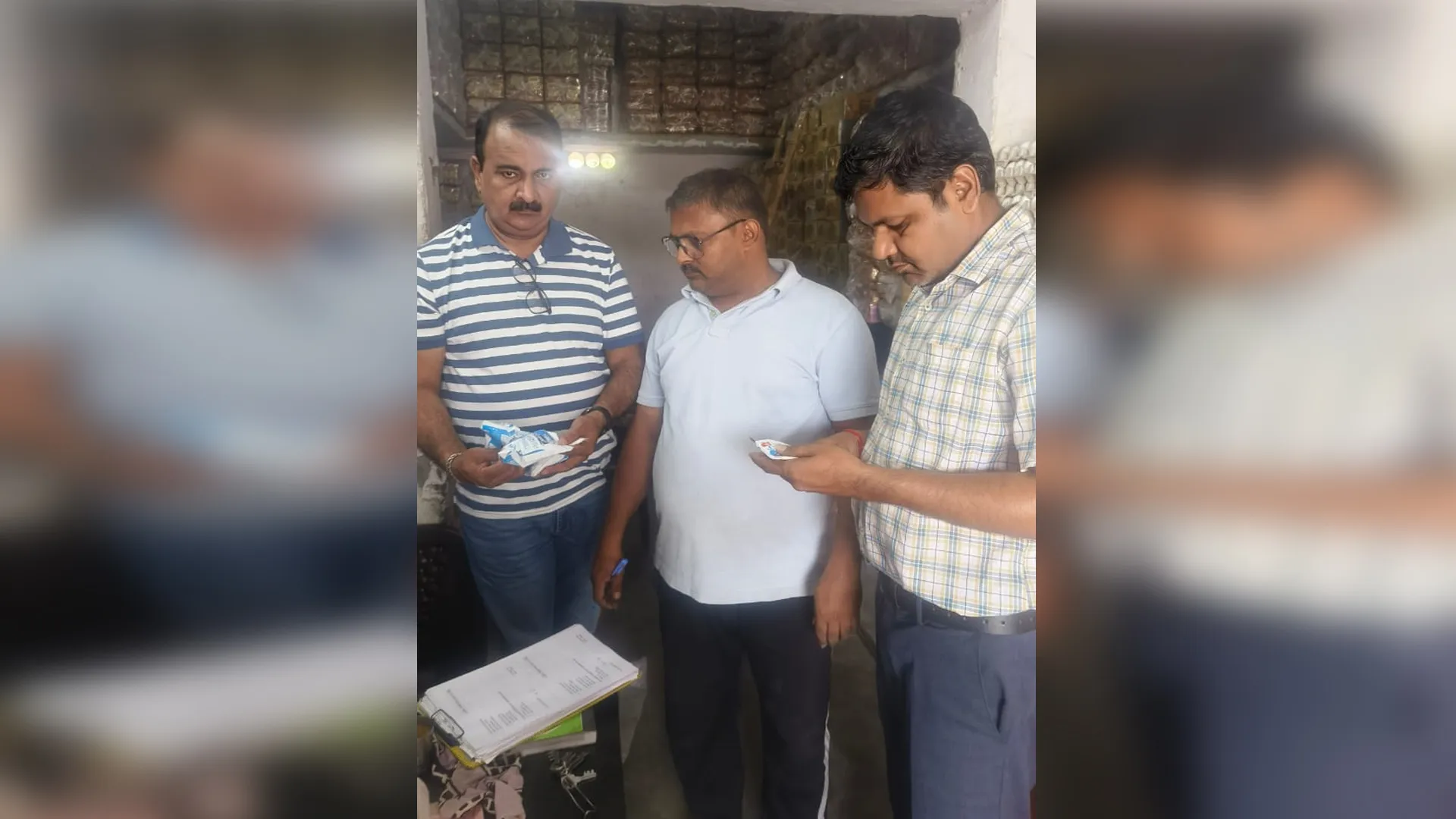 कासगंज : शीतल पेय पदार्थों के विक्रेताओं के यहां छापामारी