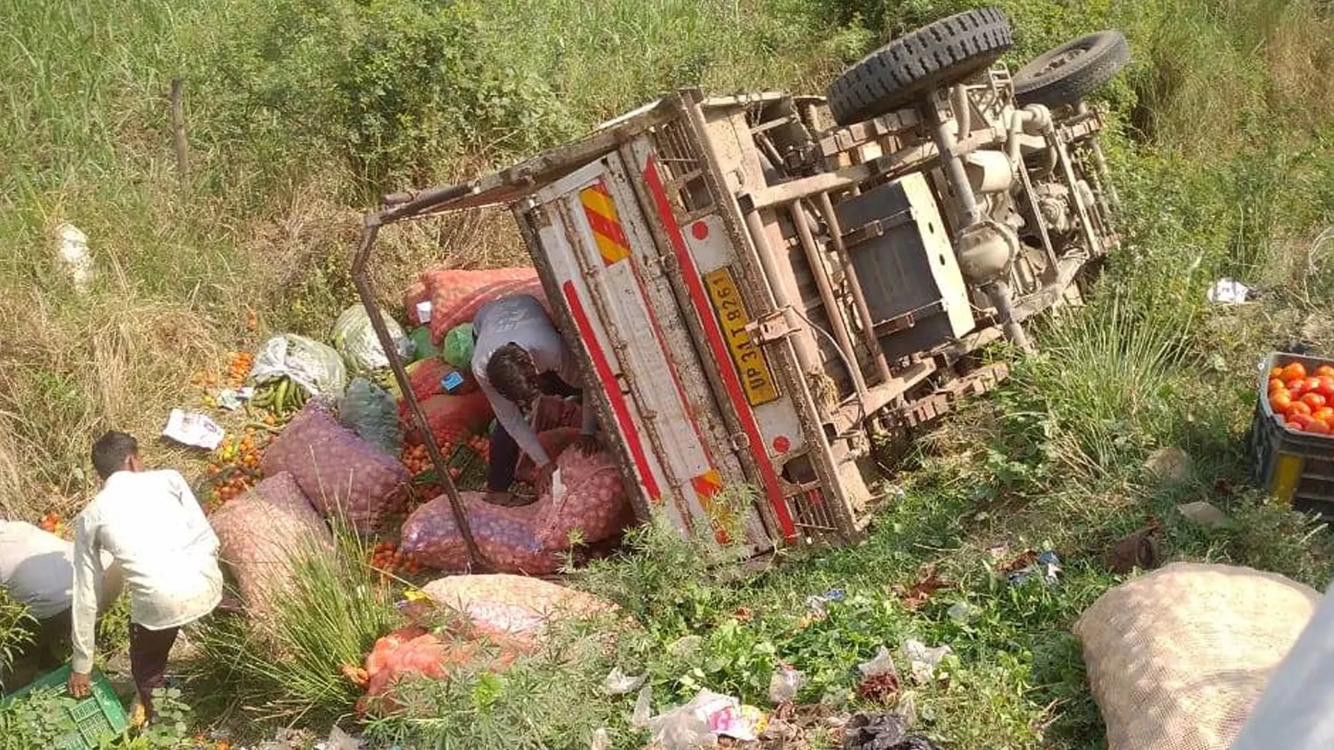 लखीमपुर खीरी : पिकअप की चपेट में आकर ई रिक्शा चालक की मौत