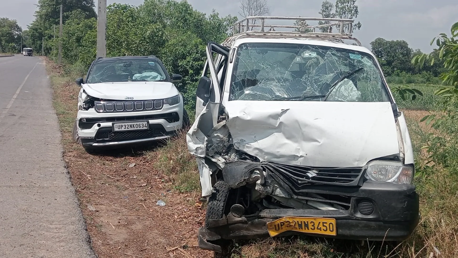 लखीमपुर खीरी : कारों की टक्कर में नेपाली दंपति व एक बच्चे की मौत, तीन घायल