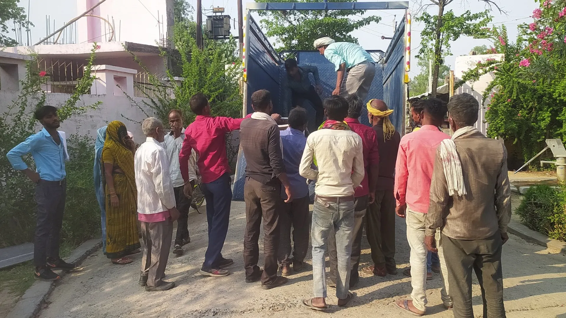 कासगंज : संदिग्ध स्थिति में मिला किशोरी का शव, गले में था साड़ी का फंदा