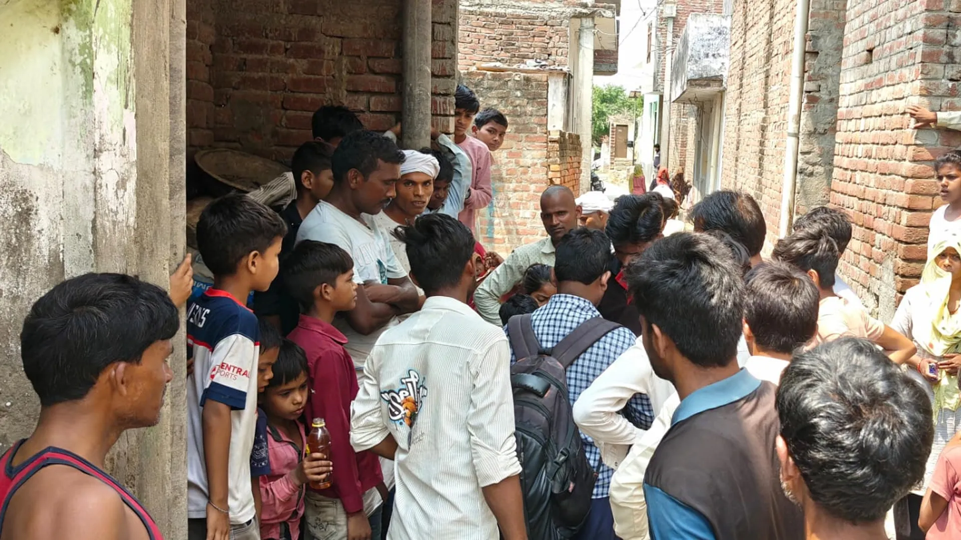 कासगंज : एक ही रात में छह घरों में चोरी, लाखों का सामान ले गए चोर