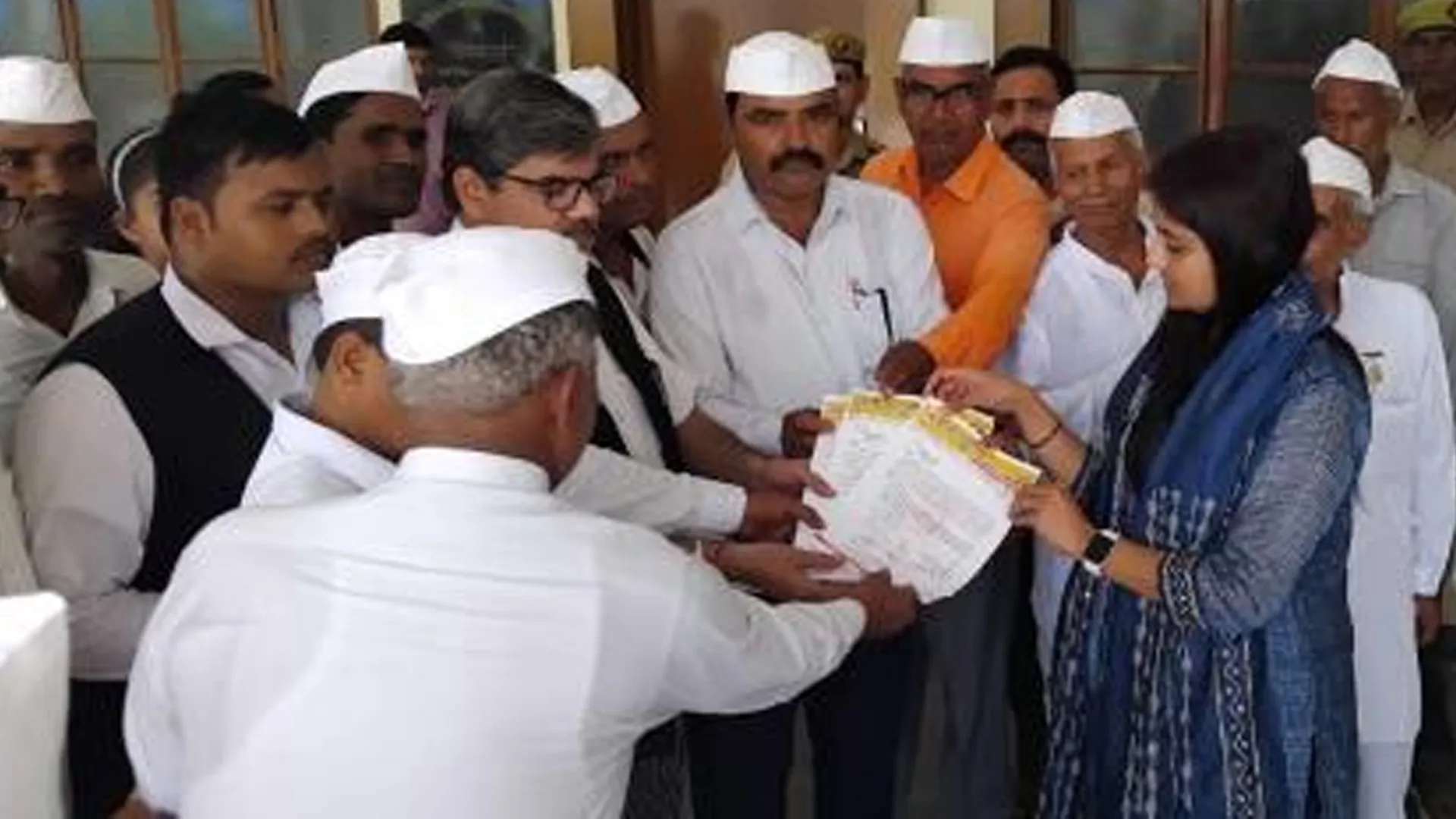 बदायूं: मेंथा फैक्ट्री में हुए अग्निकांड की न्यायिक जांच की मांग