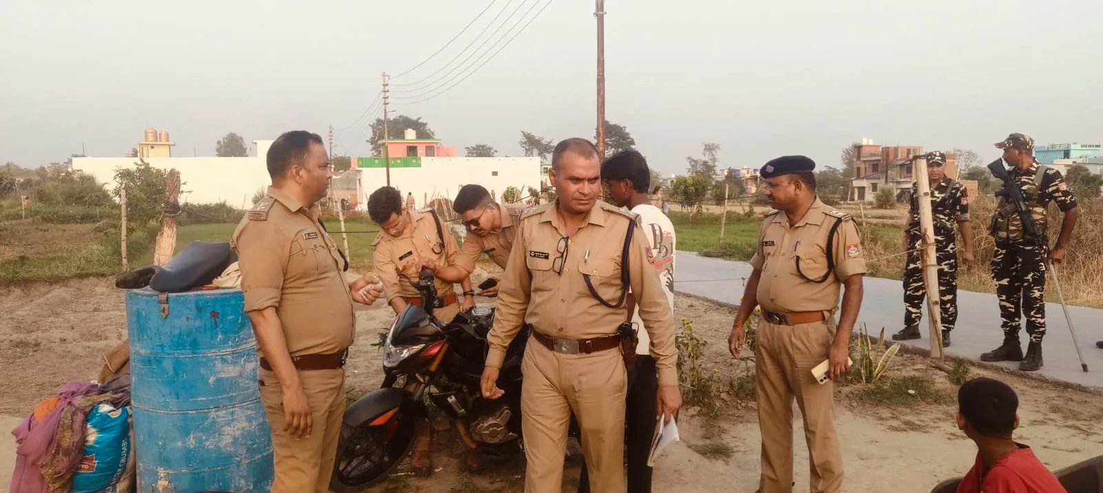 12 मकान मालिकों पर कार्रवाई, 293 लोगों का सत्यापन  