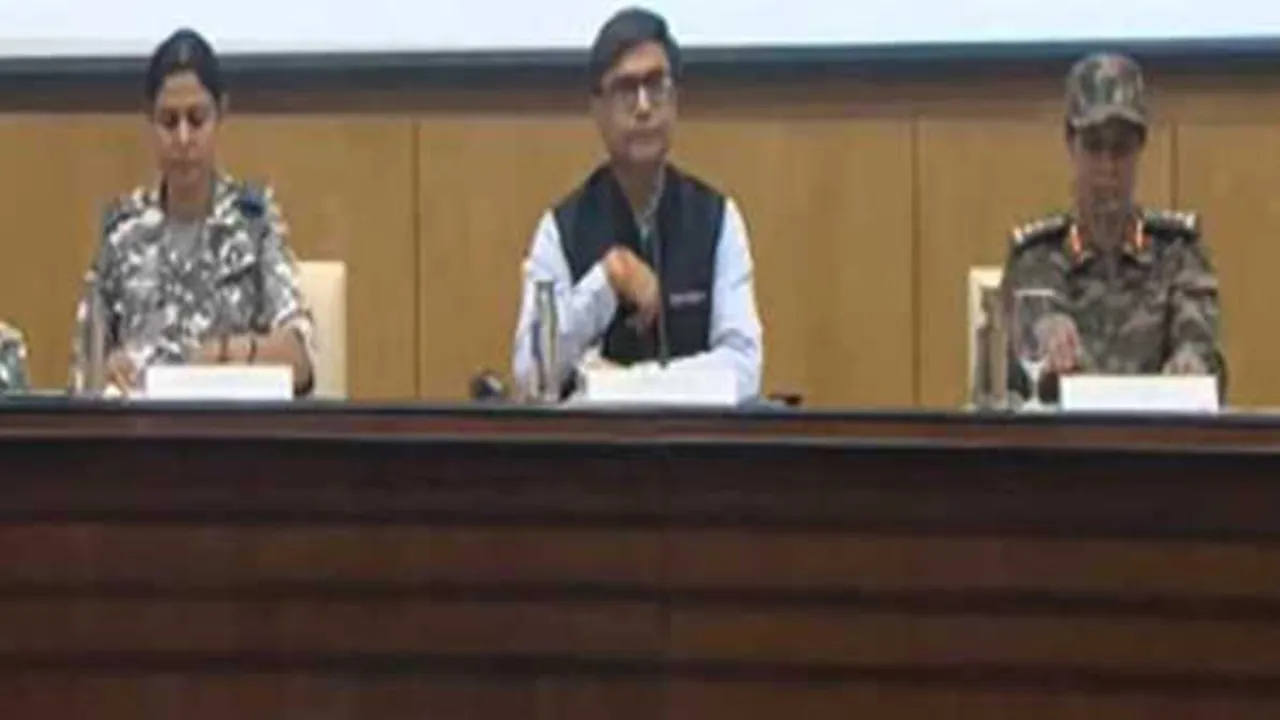 युद्ध भड़काने के लिए अग्रिम मोर्चों की तरफ बढ़ रही है पाकिस्तान सेना, भारतीय सेनाएं भी पूरी तरह तैयार