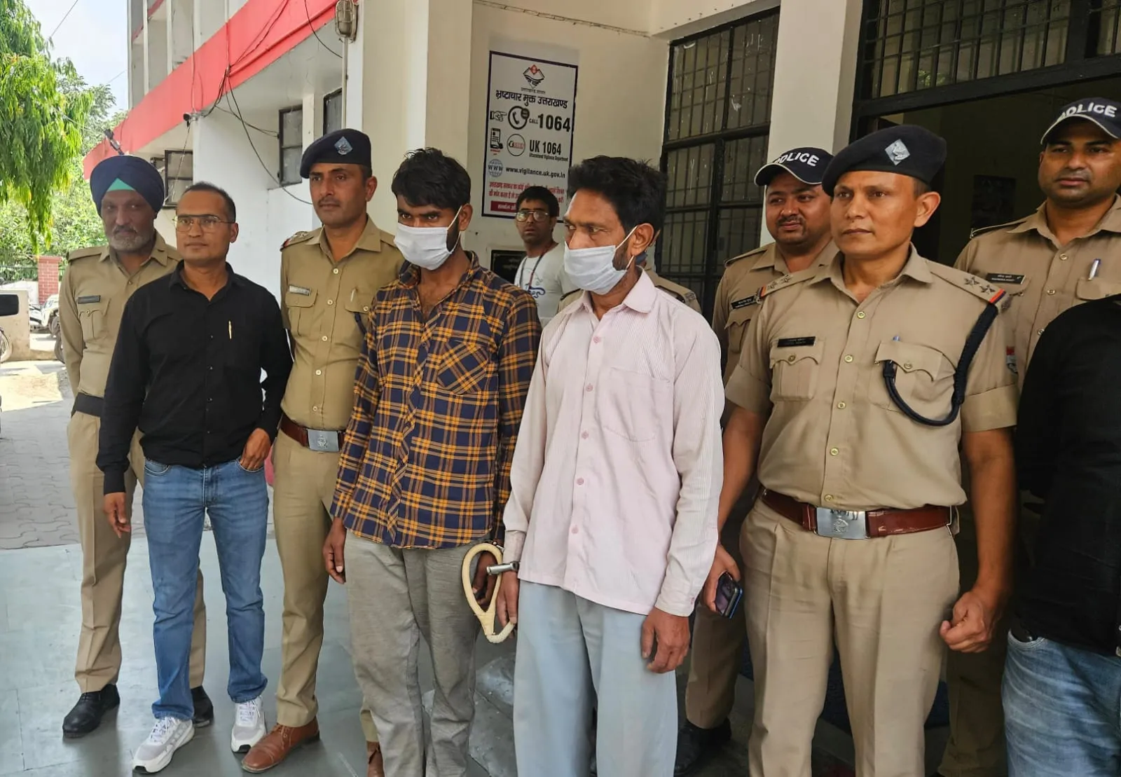 संभल के चोरों ने तोड़ा था ताला, मुखानी पुलिस ने दोनों को दबोचा