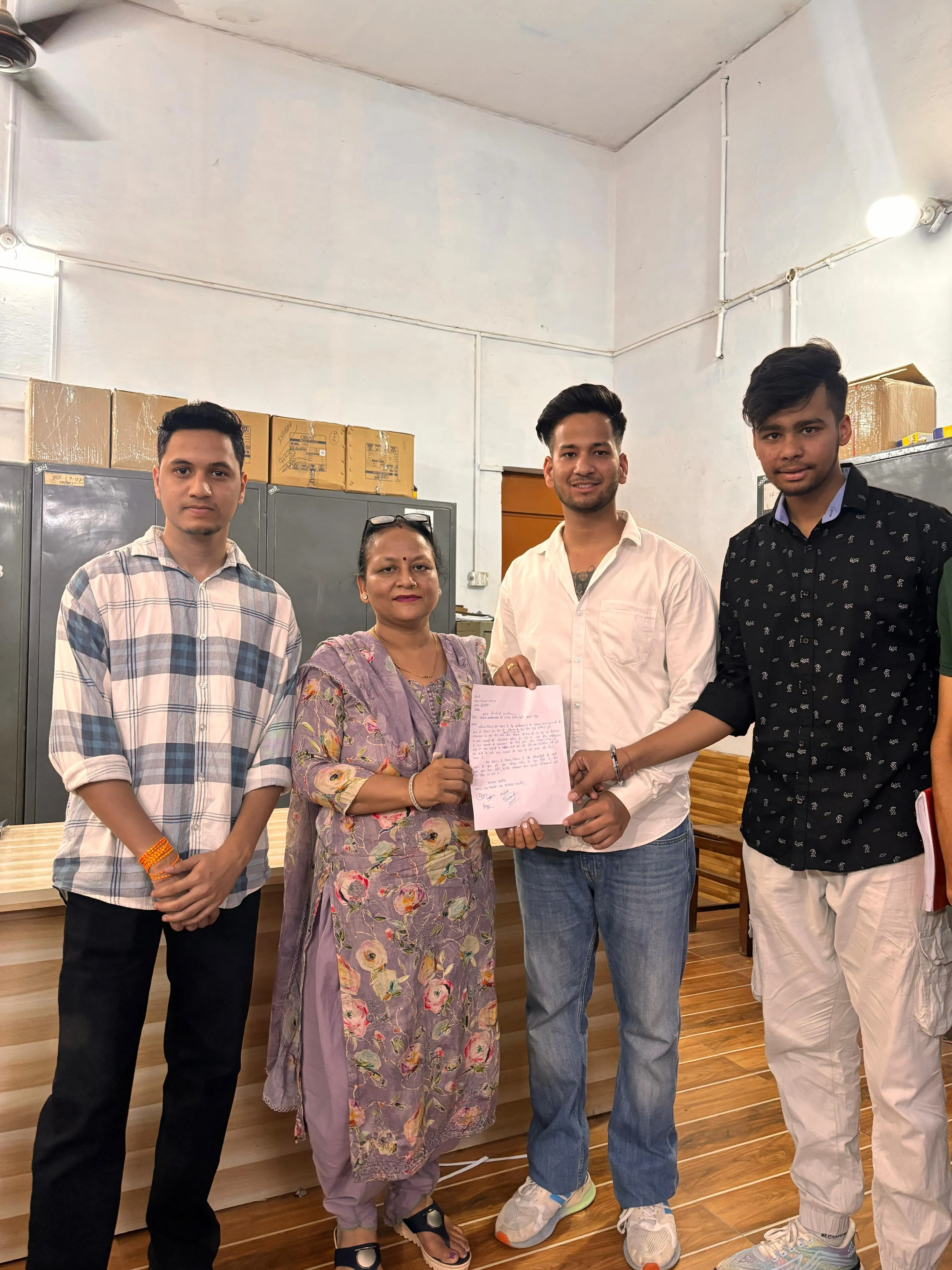 एमबीपीजी के छात्रों ने की परीक्षा तिथि आगे बढ़ाने की मांग  