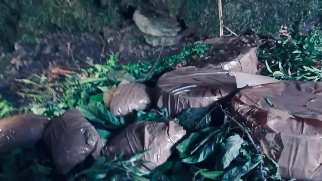  जम्मू-कश्मीर: सुरक्षा बलों ने पुंछ में आतंकी ठिकाने का किया भंडाफोड़, IED समेत अन्य सामग्री बरामद