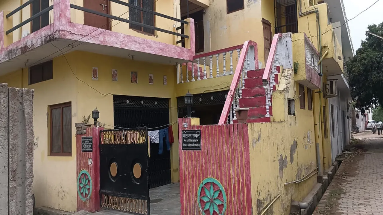 गोंडा: पत्नी को प्रेमी संग आपत्तिजनक हालत में देख चढ़ा पति का पारा, दोनों को फावड़े से काट डाला