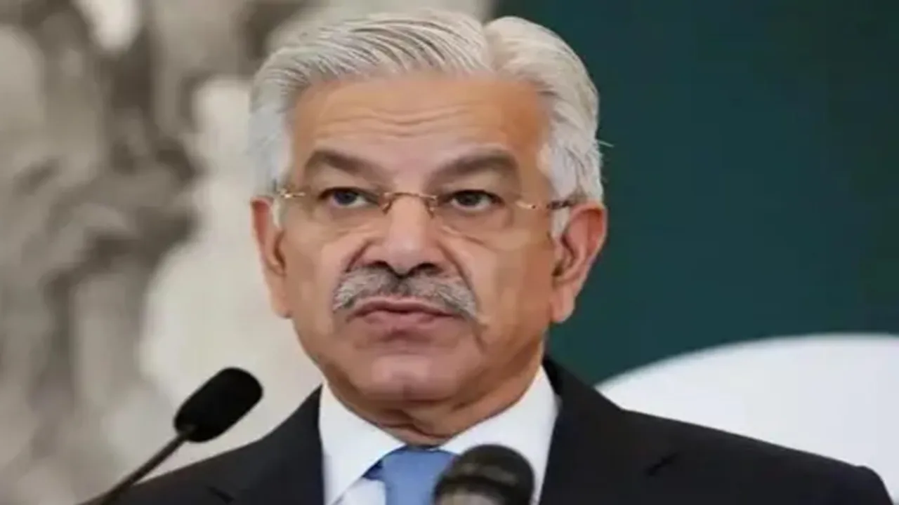 भारत-पाक तनाव: पाकिस्तानी रक्षा मंत्री ने परमाणु हथियार के विकल्प पर विचार से किया इनकार