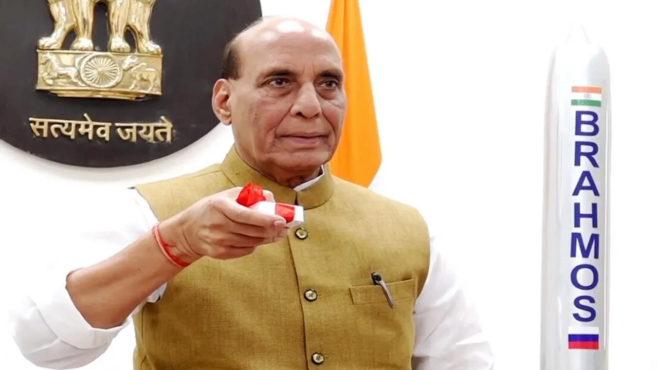  लखनऊ: राजनाथ सिंह ने ब्रह्मोस मिसाइल यूनिट का किया शुभारंभ, कहा- रावलपिंडी तक सुनी गई भारतीय सेनाओं की धमक