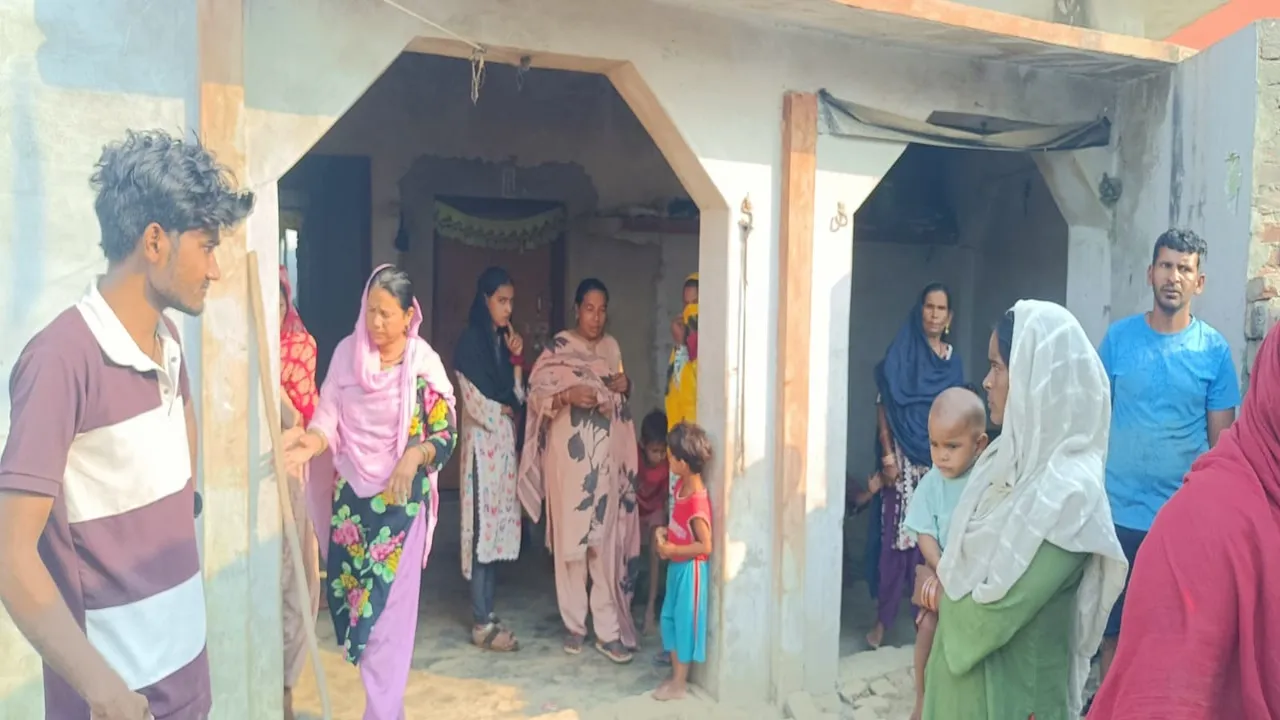 बलरामपुर: पति ने पत्नी को जिंदा जलाया, इलाज के दौरान मौत, बेटी अस्पताल में भर्ती