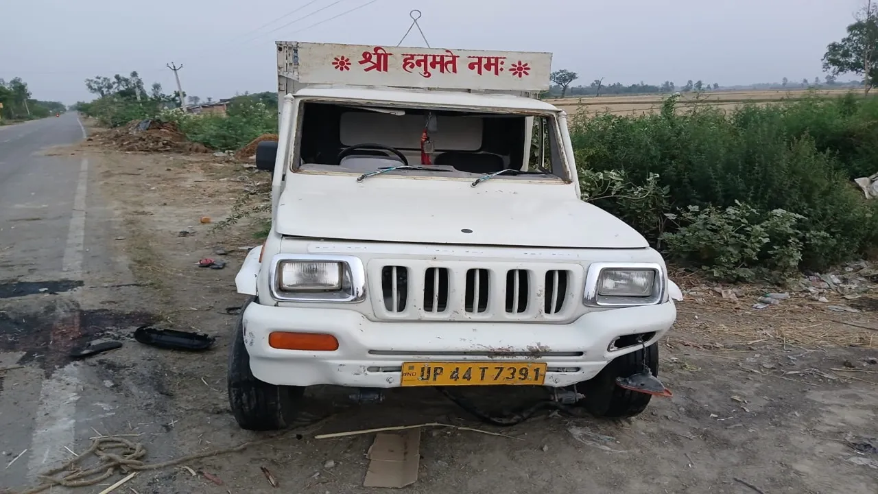 सुलतानपुर: बेकाबू पिकअप पलटी, बाइक सवार की टकराने से मौत, परिजनो में मचा कोहराम 