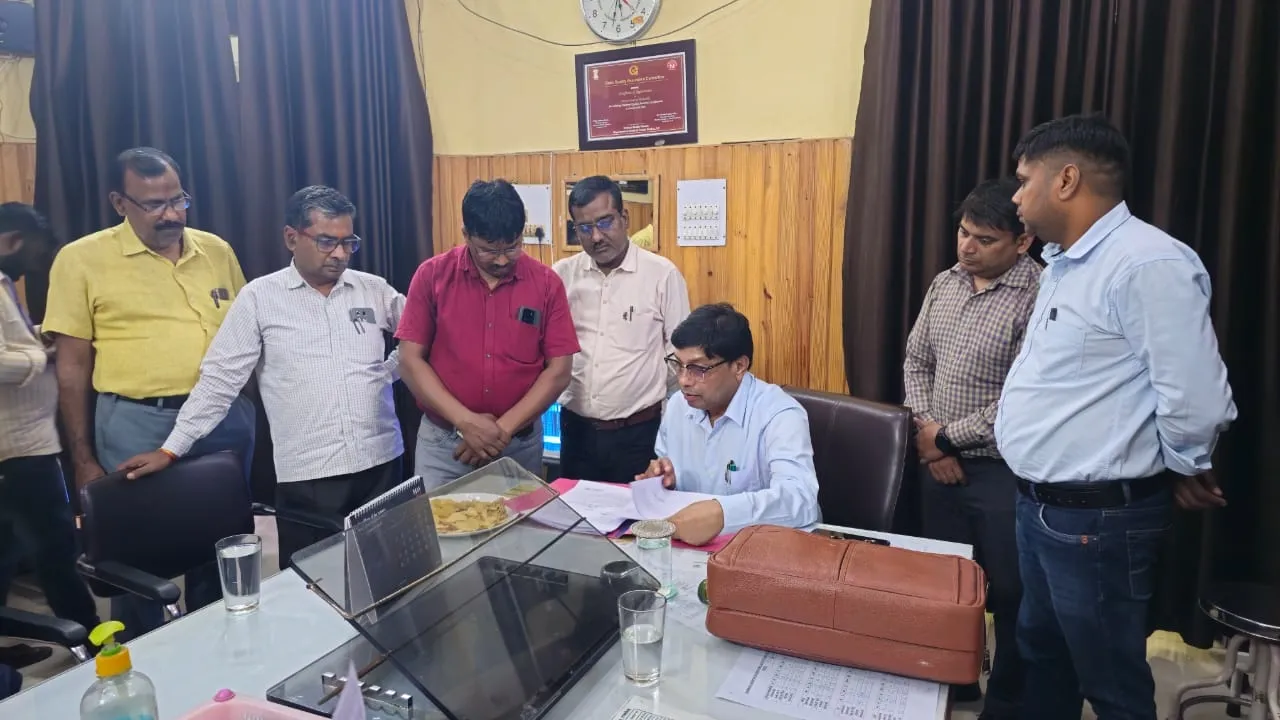 रायबरेली: सीएमएस की कुर्सी को लेकर जिला अस्पताल में हंगामा, डॉ. प्रदीप ने चार्ज देने से किया इनकार, वीडियो वायरल