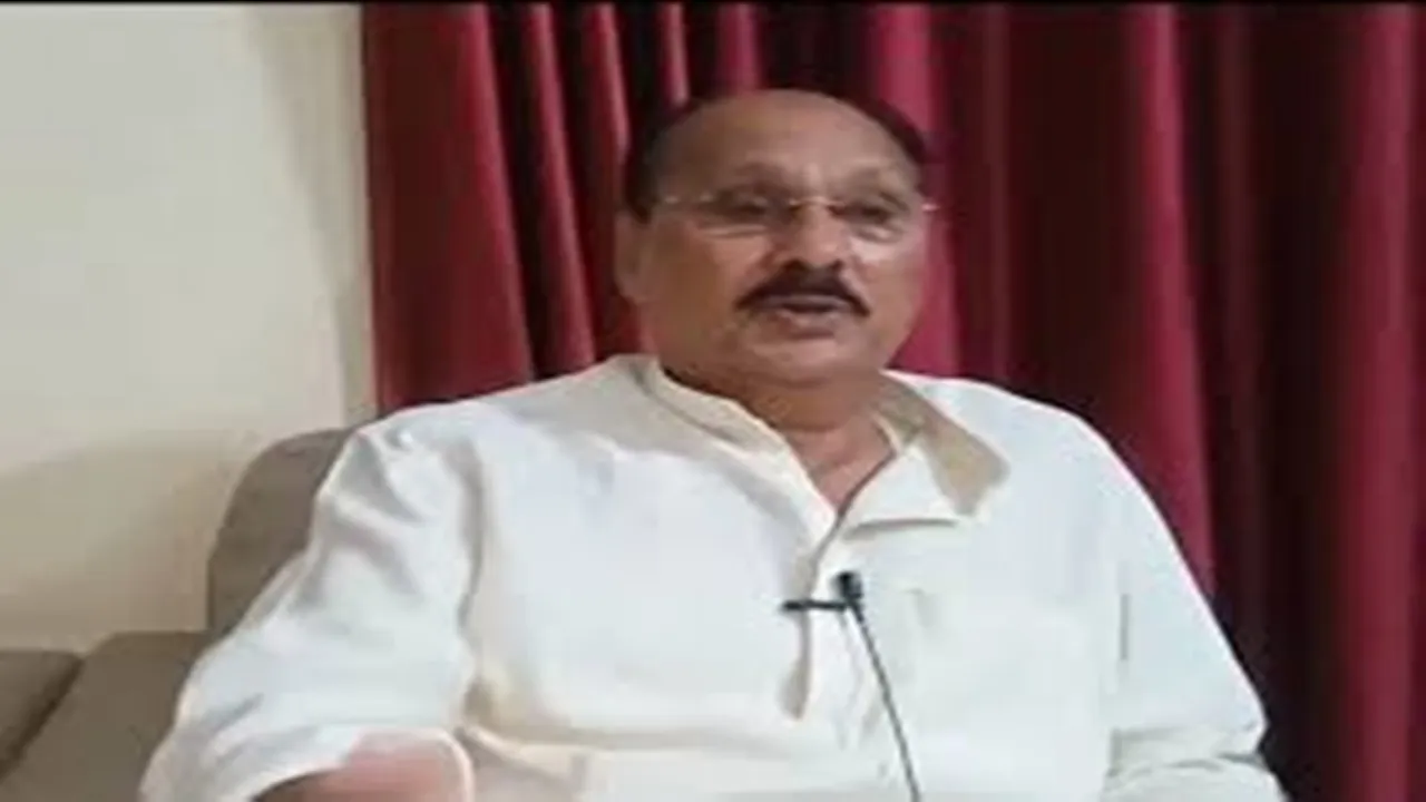 सपा विधायक रमाकांत यादव समेत चार को तीन माह की सजा 