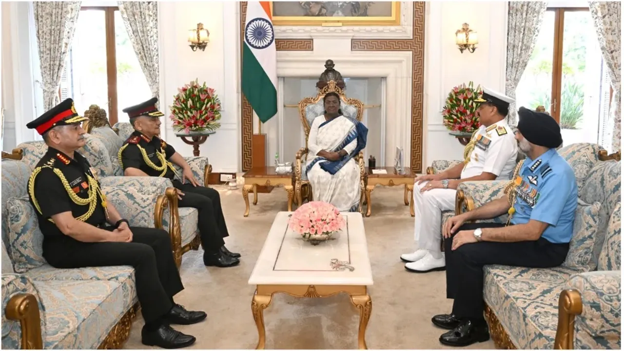 Operation Sindoor: राष्ट्रपति से मिले CDS अनिल चौहान और तीनों सेना प्रमुख, मुर्मू ने की 'ऑपरेशन सिंदूर' की तारीफ 