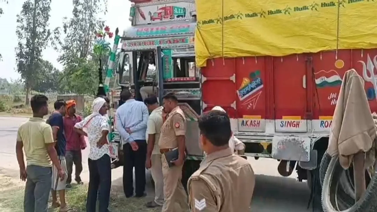 गोंडा: चलते ट्रक के पहिए से छिटका छल्ला, महिला समेत तीन घायल 