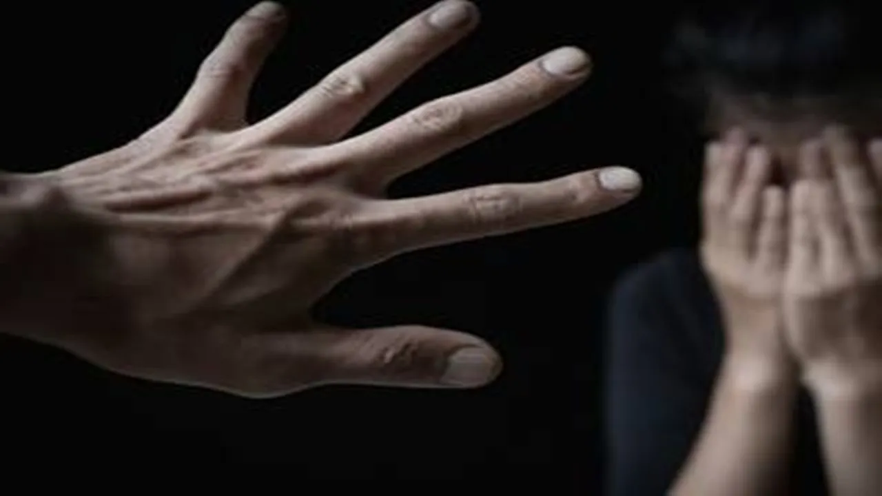  उत्तराखंड: रुड़की में सहायक प्रोफेसर ने 12 छात्राओं से की छेड़छाड़, हथेली पर लिखा मोबाइल नंबर, गिरफ्तार 