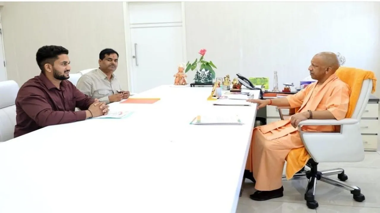 कानपुर: UP राइस मिलर्स एसोसिएशन के प्रदेश अध्यक्ष ने की CM योगी से मुलाकात, समस्याओं से कराया अवगत 