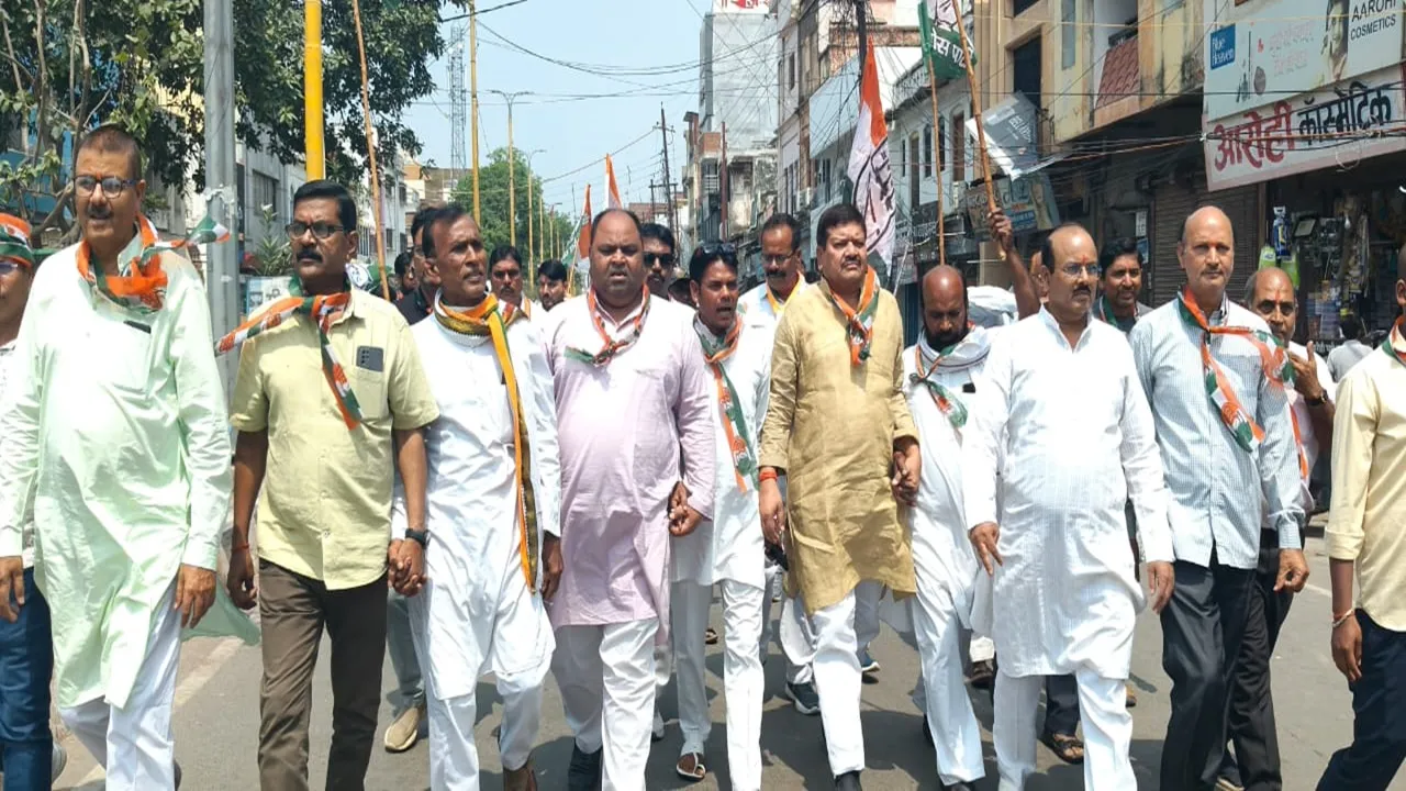 अयोध्या: कांग्रेस कार्यकर्ताओं ने निकाला धन्यवाद जुलूस, बांटी मिठाई, जानें क्या कहा..