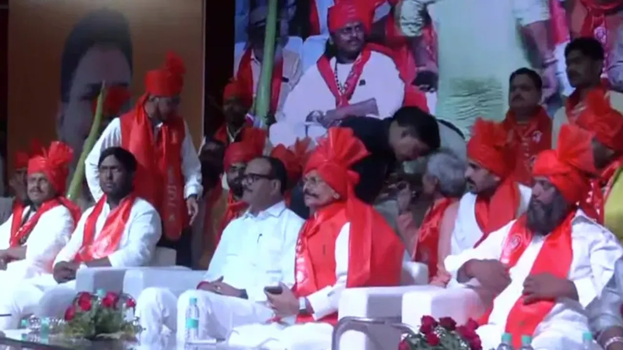 लखनऊ की धर्म संसद में पास हुआ भारत को हिंदू राष्ट्र बनाने का प्रस्ताव...