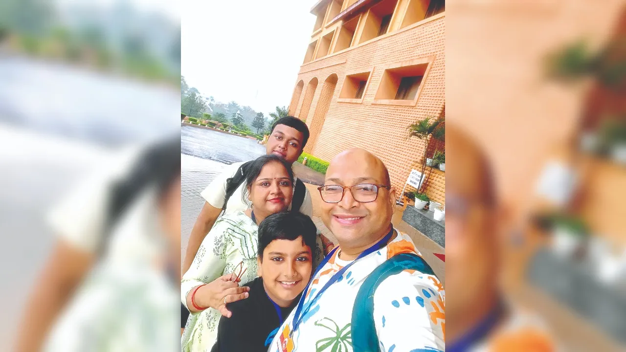 वैष्णो देवी के दर्शन करके लौट रहा कानपुर का परिवार ब्लैक आउट में फंसा, परिजन चिंतित, बोले- हर घंटे ले रहे हालचाल