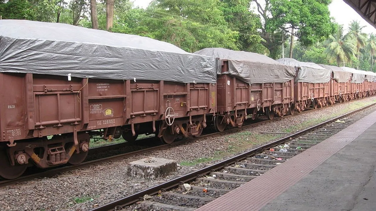 अब मालगाड़ी के लोको पायलट लेंगे एसी का मजा; चार दशक पूर्व कोयला इंजन में गोरे से काले हो जाते थे...