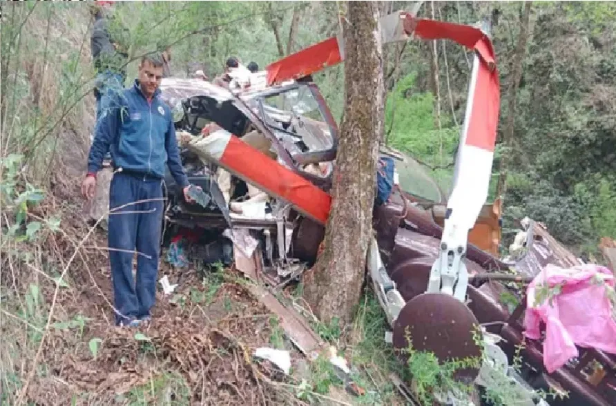 तीर्थयात्रियों को ले जा रहा हेलीकॉप्टर क्रैश, 5 महिलाओं की मौत   