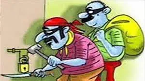 बंद घर के ताले तोड़ जेवर समेत 40 हजार की नकदी चोरी      